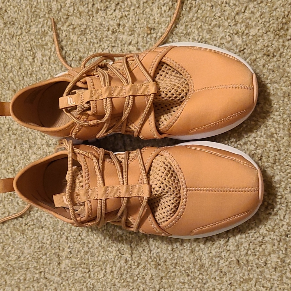 Fabletics Brookside Performance Athletic Shoes - Picture 8 of 8